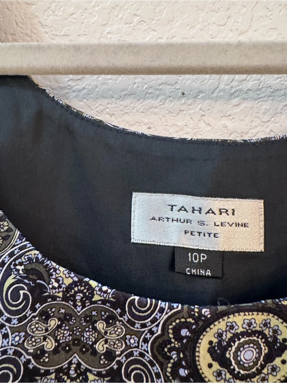 Tahari Arthur S Levine Elegant Navy and Yellow 100% Silk Top W/ Paisley Print